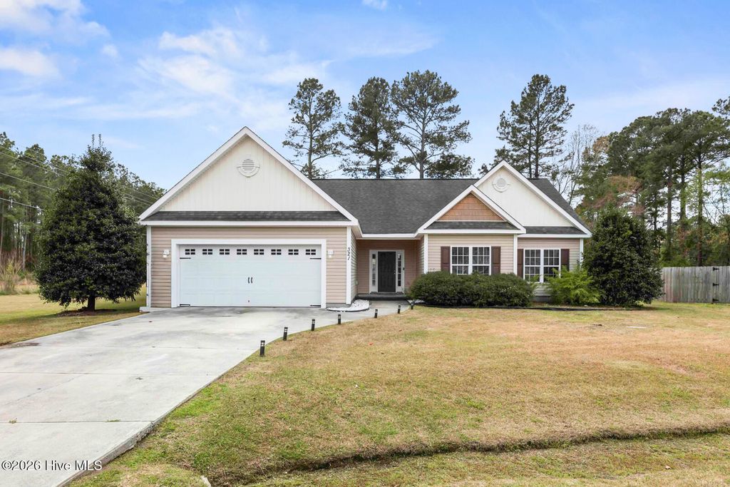 321 Holly Grove Court W, Jacksonville, NC 28540