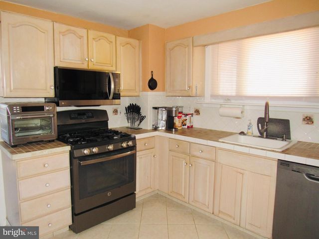 306 S STATE RD, Upper Darby, PA 19082