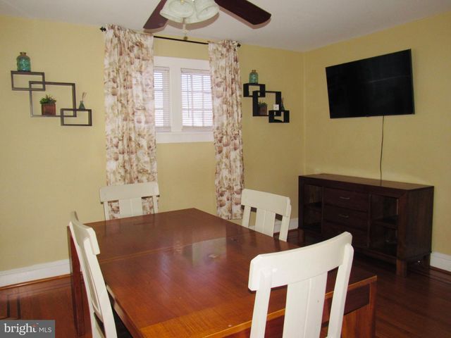 306 S STATE RD, Upper Darby, PA 19082