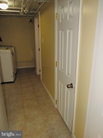 306 S STATE RD, Upper Darby, PA 19082