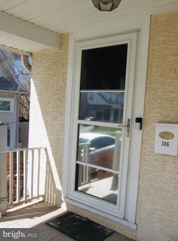 306 S STATE RD, Upper Darby, PA 19082