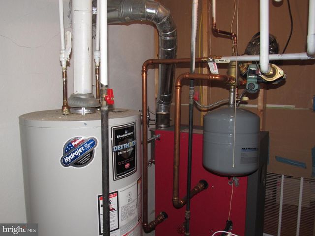 306 S STATE RD, Upper Darby, PA 19082