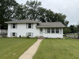 9600 Clinton Avenue S, Bloomington, MN 55420