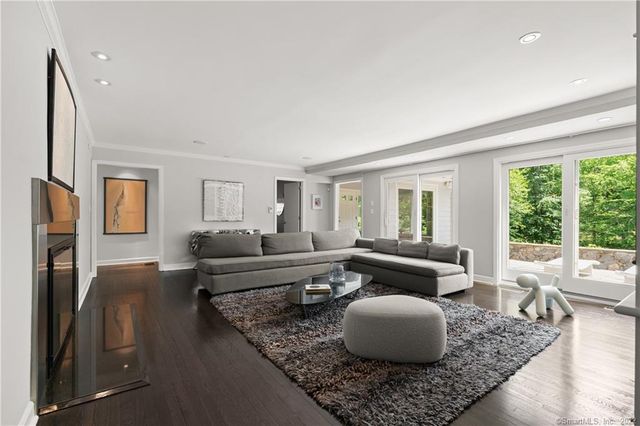 117 Tobys Lane, New Canaan, CT 06840