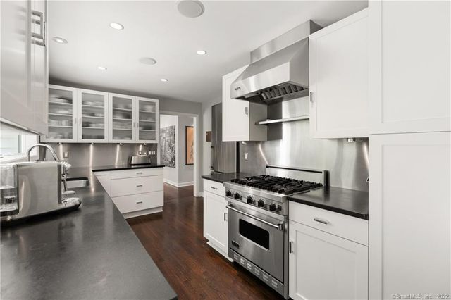 117 Tobys Lane, New Canaan, CT 06840