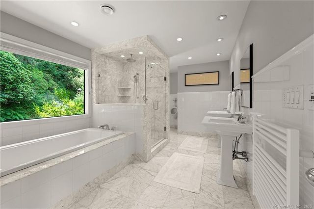 117 Tobys Lane, New Canaan, CT 06840