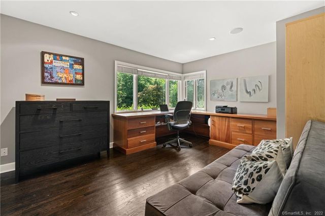 117 Tobys Lane, New Canaan, CT 06840