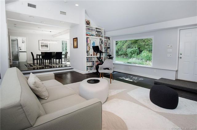 117 Tobys Lane, New Canaan, CT 06840