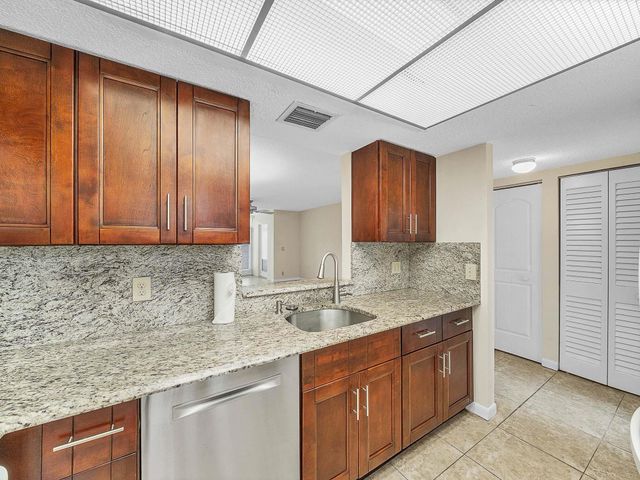 7 Willowbrook Lane 101, Delray Beach, FL 33446