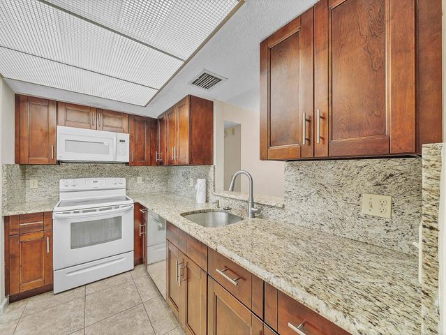 7 Willowbrook Lane 101, Delray Beach, FL 33446