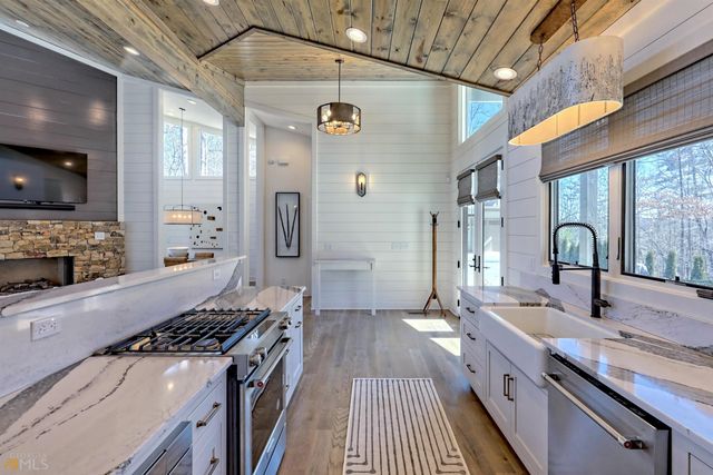 132 Summit Ridge Drive, Clarkesville, GA 30523