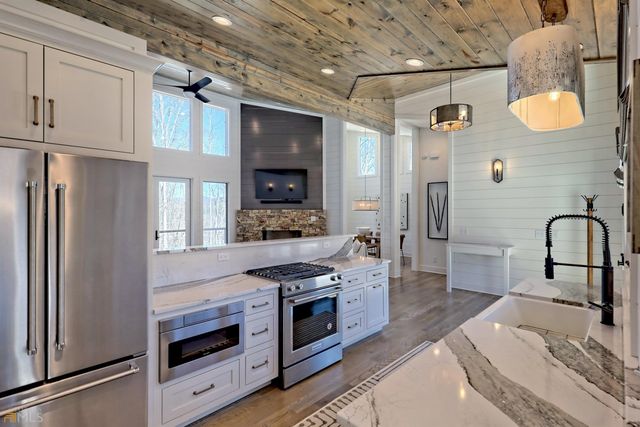 132 Summit Ridge Drive, Clarkesville, GA 30523