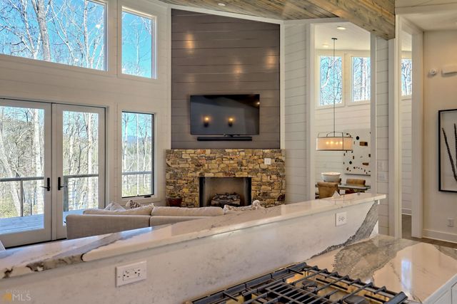 132 Summit Ridge Drive, Clarkesville, GA 30523