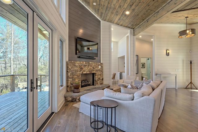 132 Summit Ridge Drive, Clarkesville, GA 30523