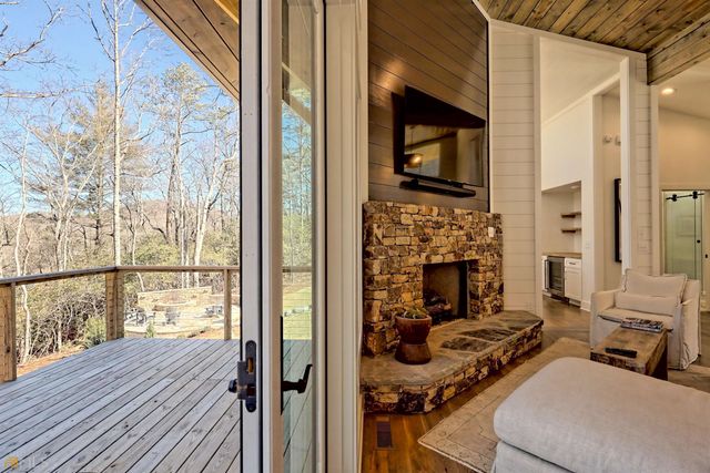 132 Summit Ridge Drive, Clarkesville, GA 30523