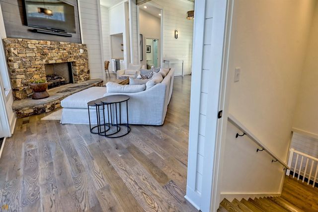 132 Summit Ridge Drive, Clarkesville, GA 30523