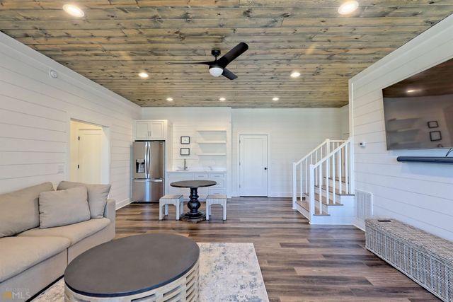 132 Summit Ridge Drive, Clarkesville, GA 30523