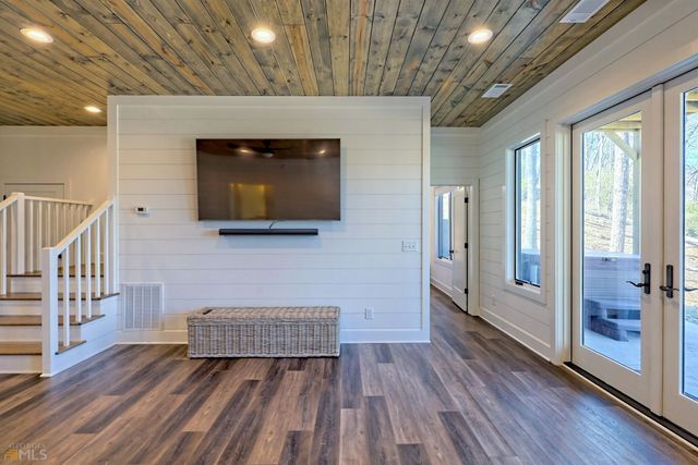 132 Summit Ridge Drive, Clarkesville, GA 30523