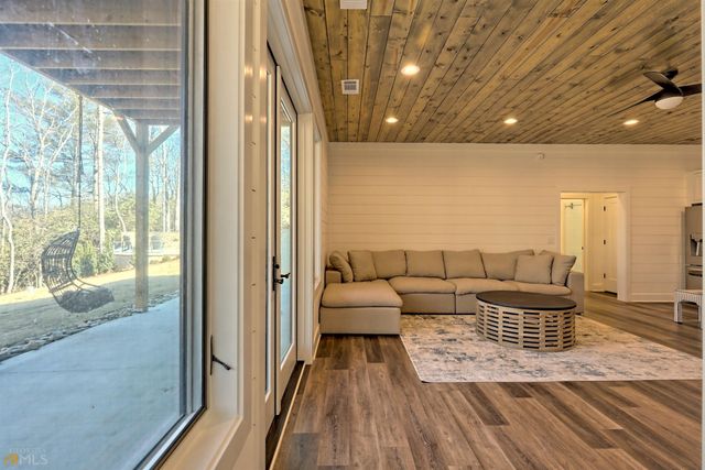 132 Summit Ridge Drive, Clarkesville, GA 30523