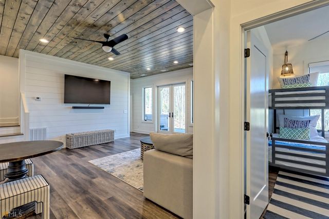 132 Summit Ridge Drive, Clarkesville, GA 30523