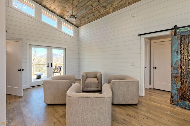 132 Summit Ridge Drive, Clarkesville, GA 30523