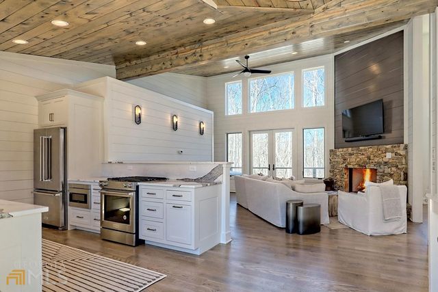 132 Summit Ridge Drive, Clarkesville, GA 30523