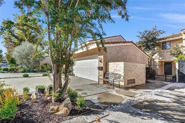 23024 Park Sorrento, Calabasas, CA 91302