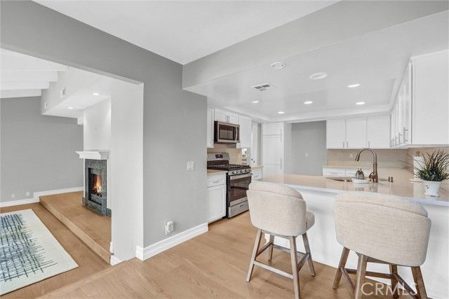 23024 Park Sorrento, Calabasas, CA 91302