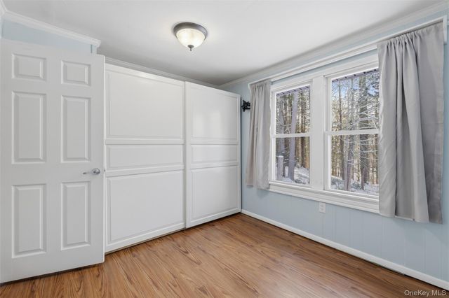 265 Oakland Valley Road, Cuddebackville, NY 12729