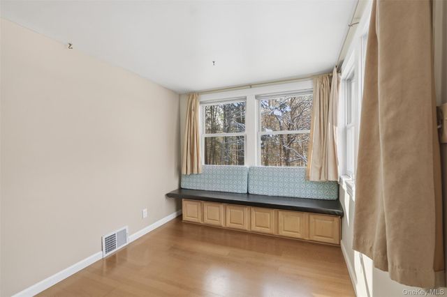 265 Oakland Valley Road, Cuddebackville, NY 12729