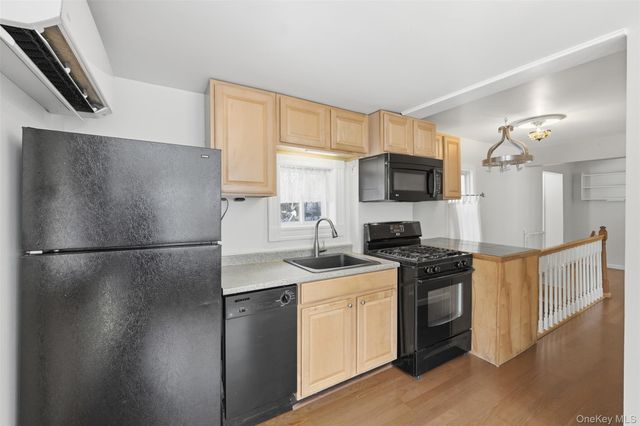 265 Oakland Valley Road, Cuddebackville, NY 12729