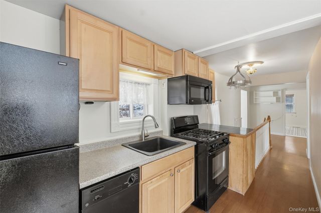 265 Oakland Valley Road, Cuddebackville, NY 12729