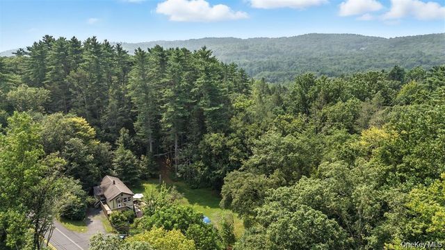 265 Oakland Valley Road, Cuddebackville, NY 12729