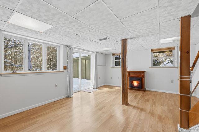 265 Oakland Valley Road, Cuddebackville, NY 12729