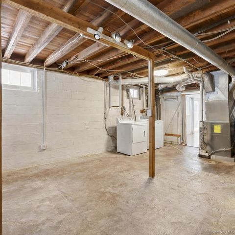 265 Oakland Valley Road, Cuddebackville, NY 12729