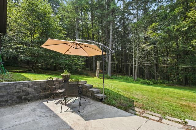 265 Oakland Valley Road, Cuddebackville, NY 12729