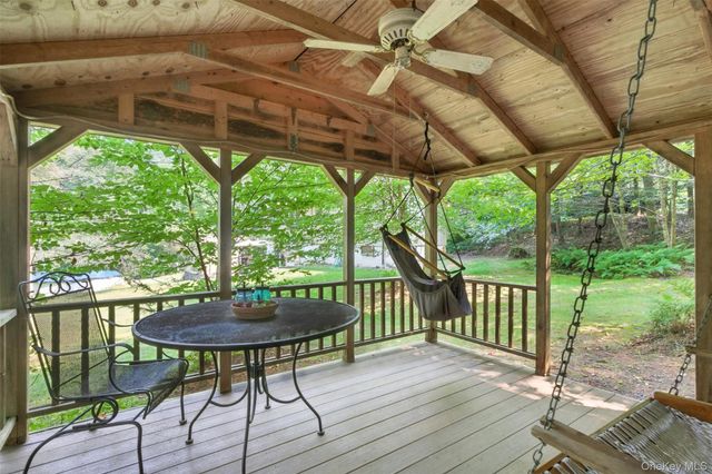 265 Oakland Valley Road, Cuddebackville, NY 12729