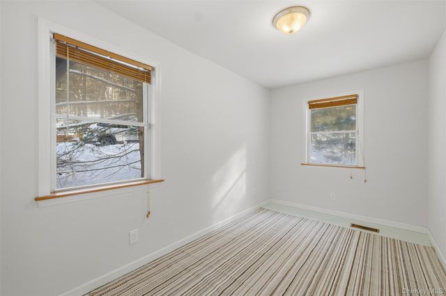 265 Oakland Valley Road, Cuddebackville, NY 12729