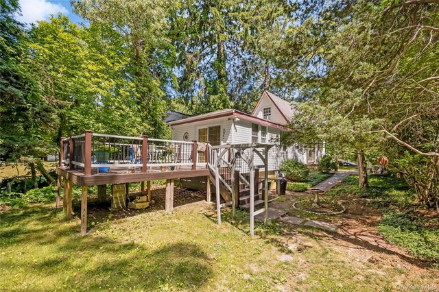 12 Valkyr Road, Rocky Point, NY 11778