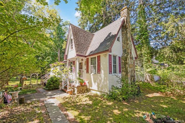 12 Valkyr Road, Rocky Point, NY 11778