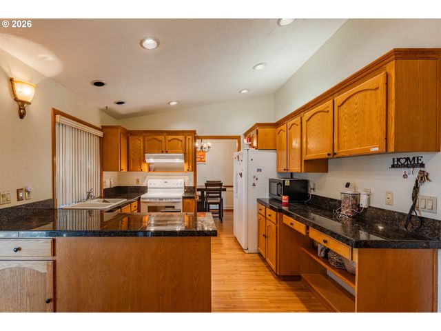 2811 Ne 6TH St, Gresham, OR 97030