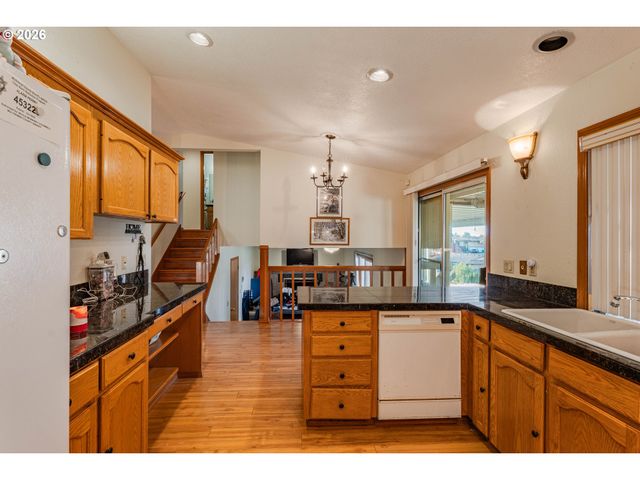 2811 Ne 6TH St, Gresham, OR 97030