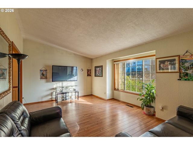 2811 Ne 6TH St, Gresham, OR 97030