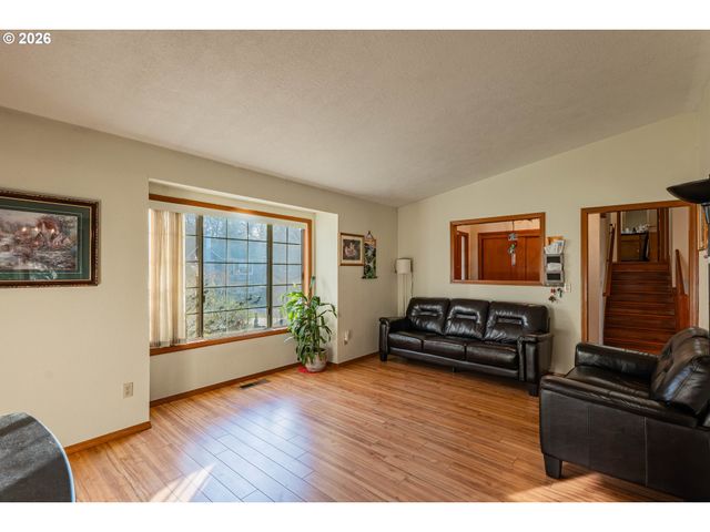 2811 Ne 6TH St, Gresham, OR 97030