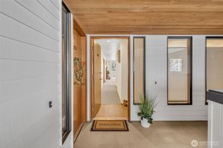 3055 80th Avenue SE #204, Mercer Island, WA 98040