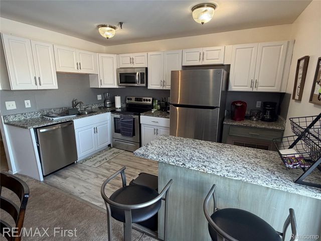 286 E. 13 MILE Road 203, Madison Heights, MI 48071