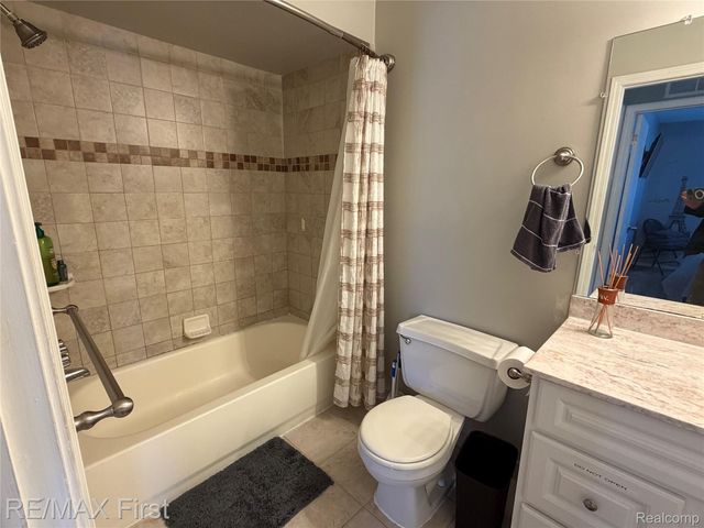 286 E. 13 MILE Road 203, Madison Heights, MI 48071