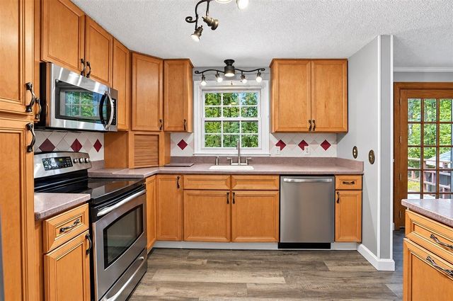 2 Nightingale Lane, Litchfield, NH 03052