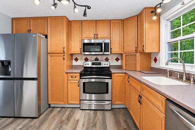 2 Nightingale Lane, Litchfield, NH 03052