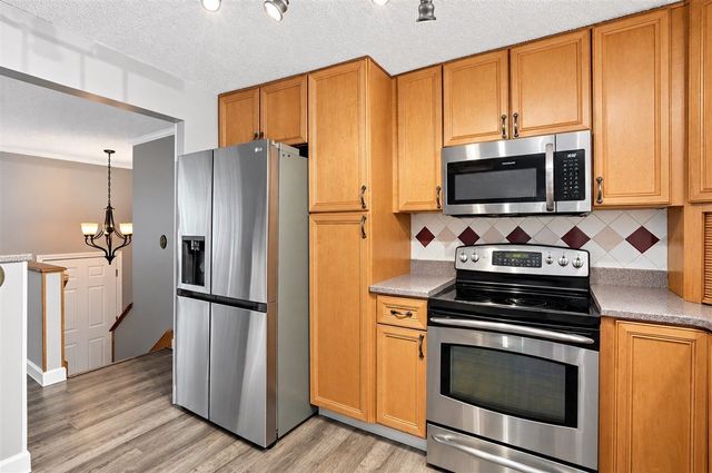 2 Nightingale Lane, Litchfield, NH 03052